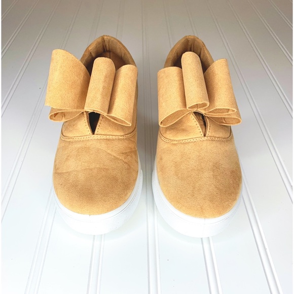 Tan Bow Sneakers - Picture 8 of 8